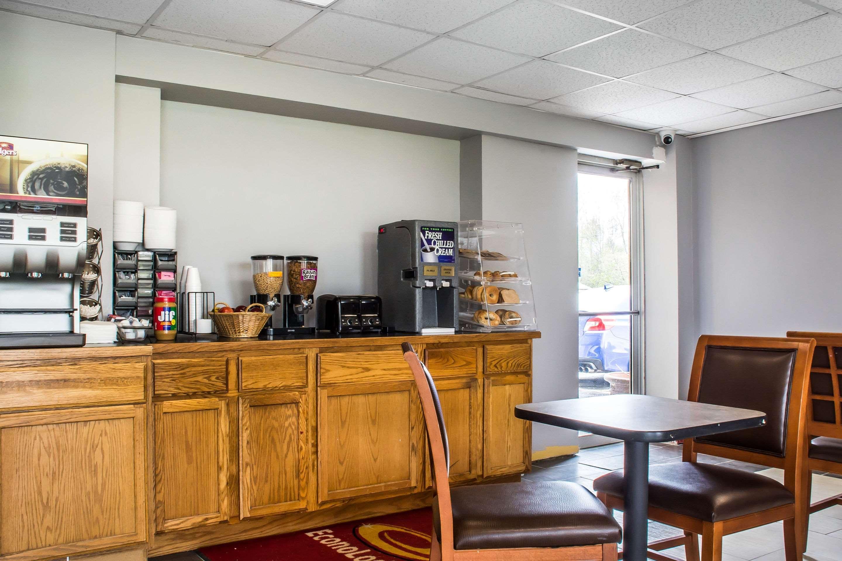 Econo Lodge Brockport Esterno foto